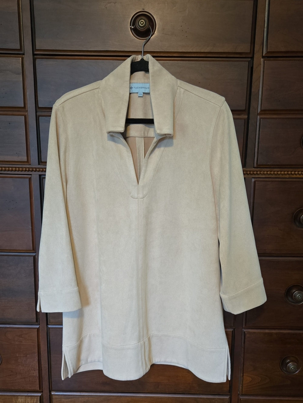 Tuckernuck Margot Style Bone Suede Like Vneck Pullover Size XXL. Like new!